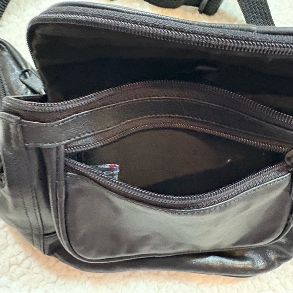 Wilsons Leather Black Men's Belt Bag - Picture 4 of 8